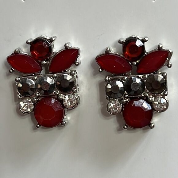 Vintage Unmarked Rhinestone Earrings - Picture 10 of 11